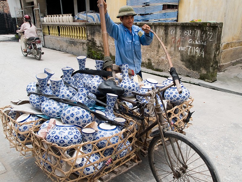 Biking day tour to Bat Trang ceramic village - Private tour