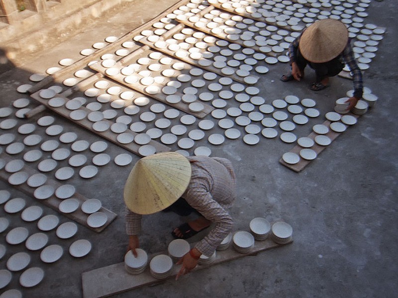 Biking day tour to Bat Trang ceramic village - Private tour