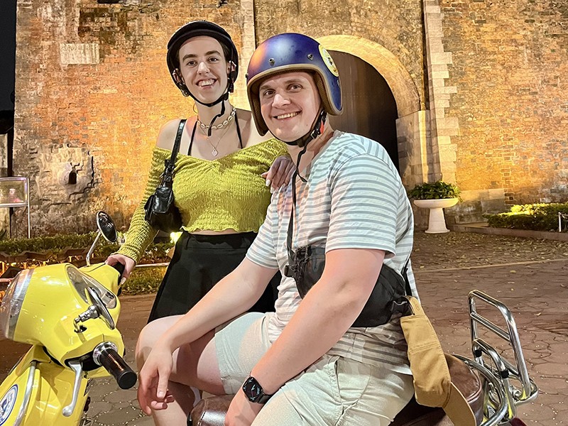 Hanoi After Dark Vespa Tour (4 hours): Street Foods & Drinks + Night Vibes + Lively Rides + Fun & Safe - All inclusive