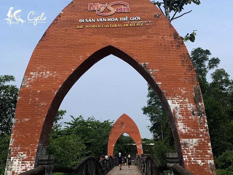 Essential Vietnam 10 Days 09 Nights Package Tour (small group tour) - 30% off